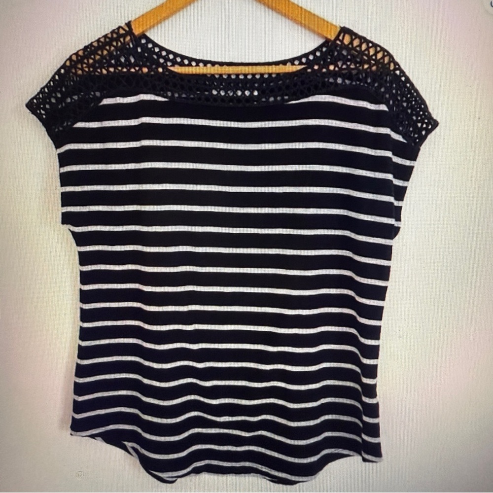 Ricki's Woman Black Striped Stretch Cap Sleeve Pullover T Shirt Size L